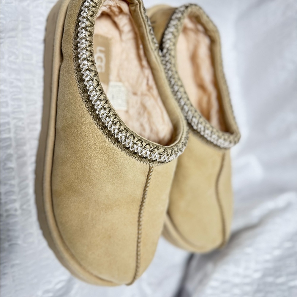 UGG Tan Women's Slippers - Picture 3 of 16